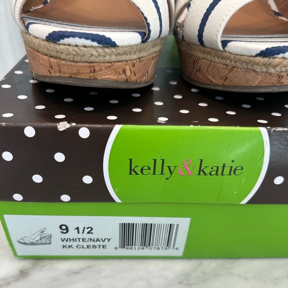 Kelly & Katie wedges blue and white striped NWT in box - Picture 8 of 9